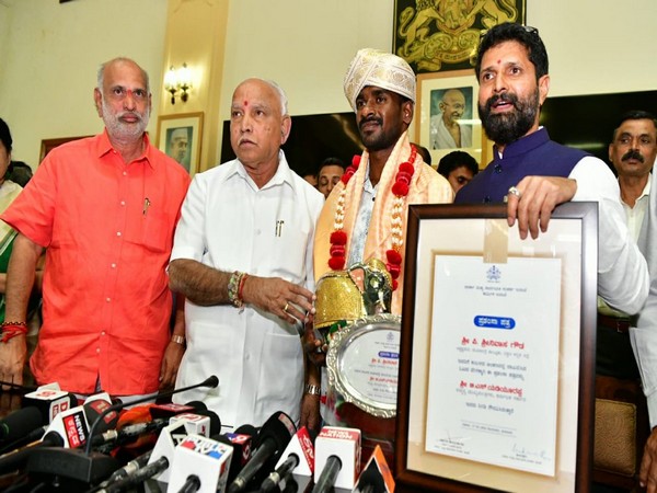 Karnataka CM BS Yediyurappa felicitates Srinivasa Gowda, ANI/photo
