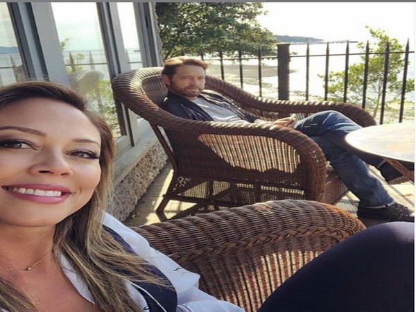 Vanessa Lachey and Jason Priestley (Image courtesy: Instagram)