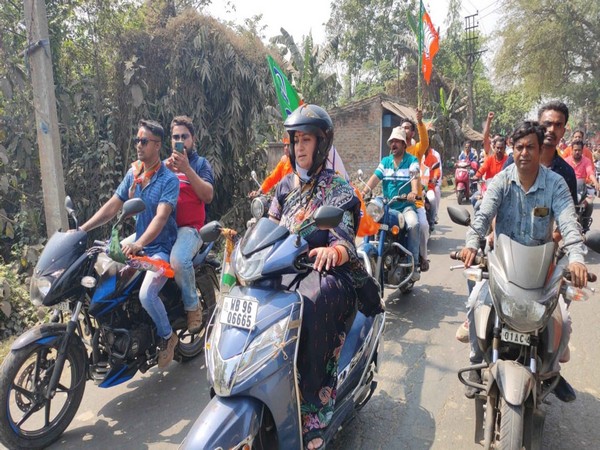 Union Minister Smriti Irani drives a scooty in West Bengal's Panchpota during a BJP roadshow. [Photo/ANI]