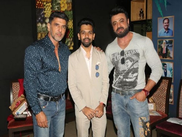 L-R: Babloo Pritivraj, Aakas Sadasivam, Riyaz Khan