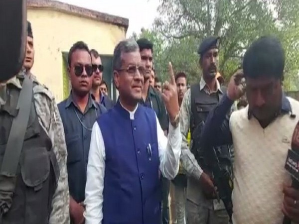 Former chief minister Babulal Marandi after casting his vote at a polling booth in Giridih on Thursday. photo/ANI