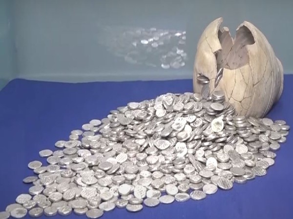 Bactrian treasure. (YouTube/Tolo News)