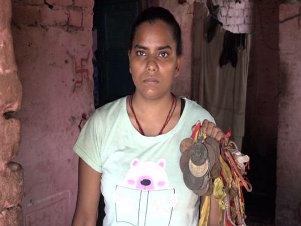 District badminton champion Radha Thakur making an appeal to Chief Minister Yogi Adityanath and Prime Minister Narendra Modi for help amid the COVID-19 pandemic. (Photo/ANI)