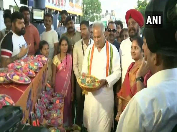 Chhattisgarh Chief Minister Bhupesh Baghel with the cow dung diyas at an exhibition in Raipur on Saturday.