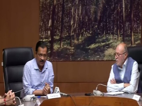 Delhi CM Arvind Kejriwal with Lt Governor Anil Baijal at a press conference on Thursday. Photo/ANI