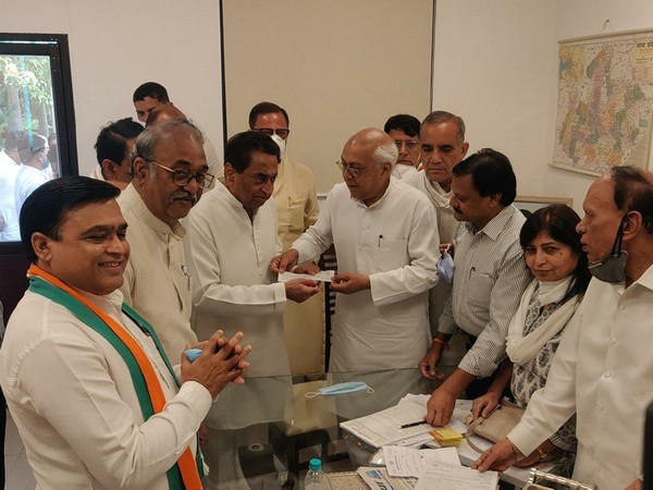 BJP leader Balendu Shukla on Friday joined Congress in the presence of former Chief Minister Kamal Nath.