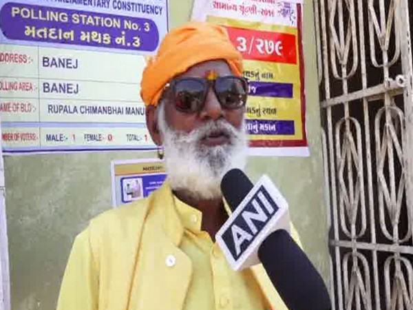 Mahant Bharatdas Bapu while speaking to ANI at Banej in Gujarat on Tuesday. Photo/ANI
