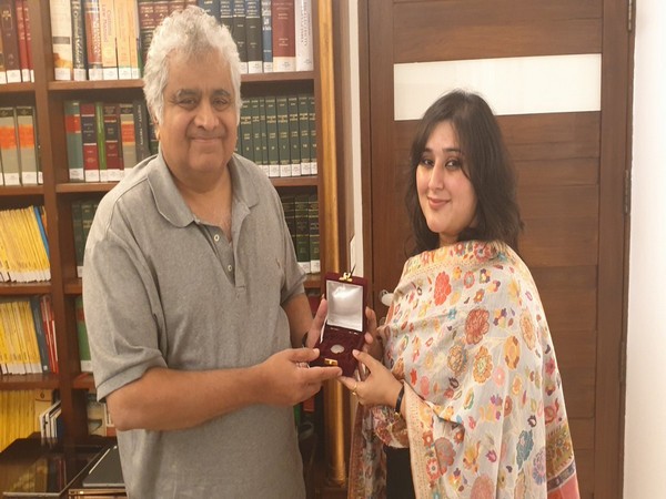 Bansuri Swaraj giving Rs 1 fee to senior advocate Harish Salve for contesting Kulbhushan Jadhav case at ICJ. (Photo credit: Governor Swaraj)