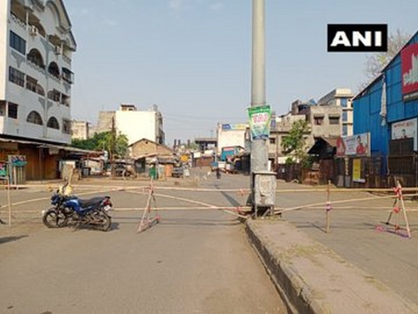 Barricades set up in Nagpur's COVID19 hotspots (photo/ANI)