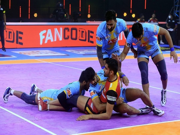  Bengaluru Bulls raider Bharat blocked by UP Yoddha defence (Photo: PKL)