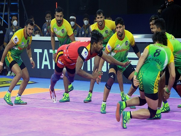 Bengaluru Bulls raider Chandran Ranjit attempts a raid against Patna Pirates (Image: PKL)