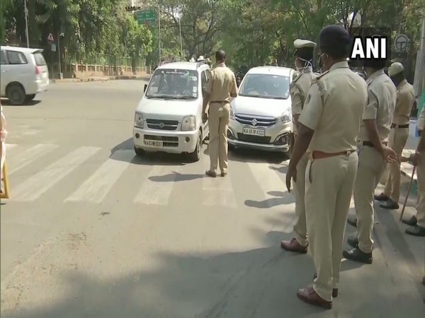 Police enforces lockdown in Bengaluru (image/ANI)