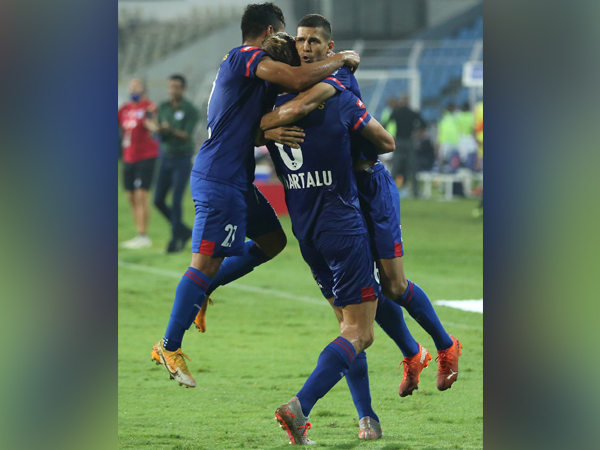 Bengaluru players celebrating after Erik Paartalu scored a equaliser (Photo/ ISL)