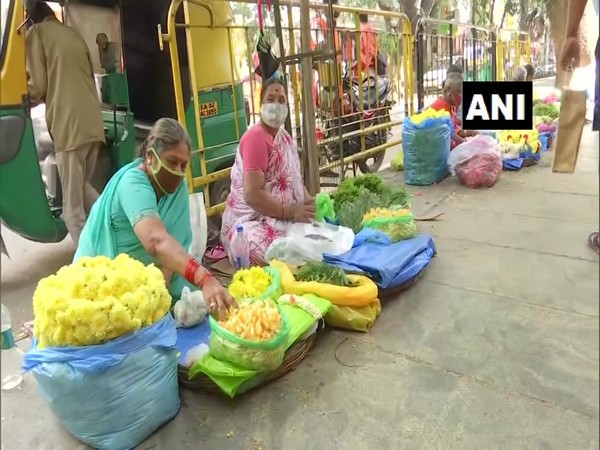 Roadside shops selling puja items in Bengaluru. (Photo/ANI)