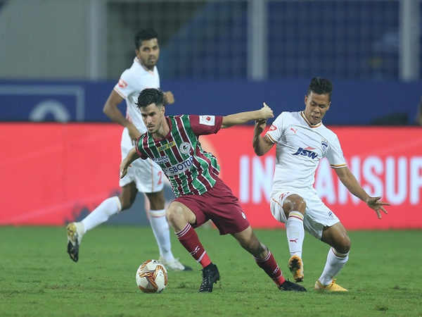 ATKMB's Edu Garcia on the attack against Bengaluru FC (Image: ISL)