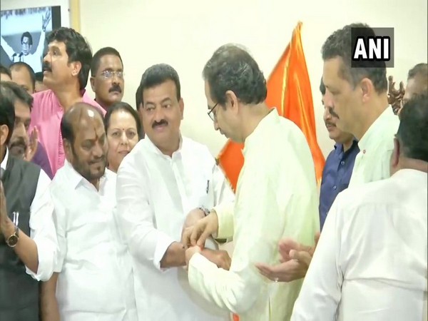 Bhaskar Jadhav joins Shiv Sena