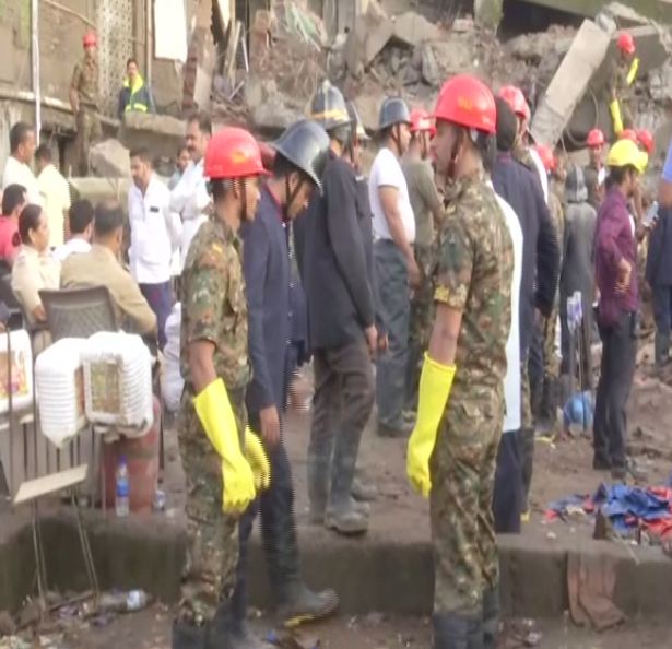Visual from the building collapse site in Bhiwandi.