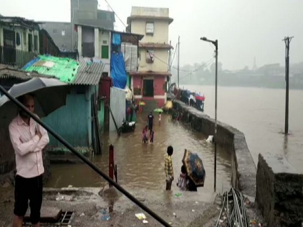Heavy rains leading to water logging in Mumbai on July1. Photo/ANI
