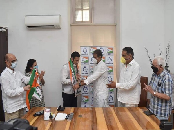 Bhojpuri actors Sudeep Pandey and Deepa Pandey join NCP on Tuesday. Photo/ANI