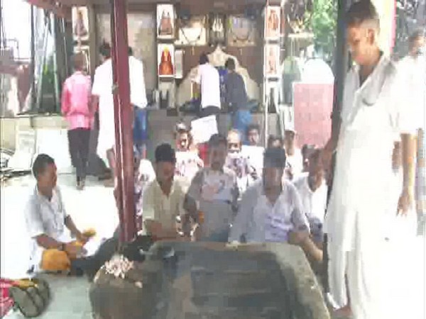 Special prayers being offered at Bhootnath Temple, Kolkata (Photo/ANI)