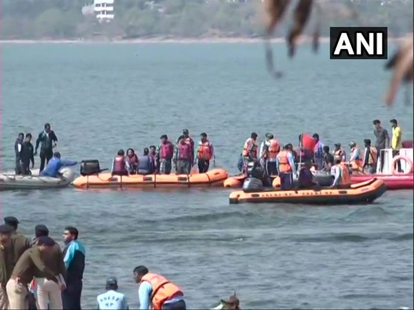 8 including IPS officers rescued after their boat capsized ANI/photo