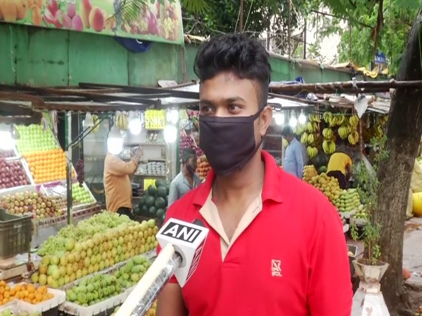 Ramchand Sahu, a fruit seller, talking to ANI in Bhubneswar on Saturday. Photo/ANI