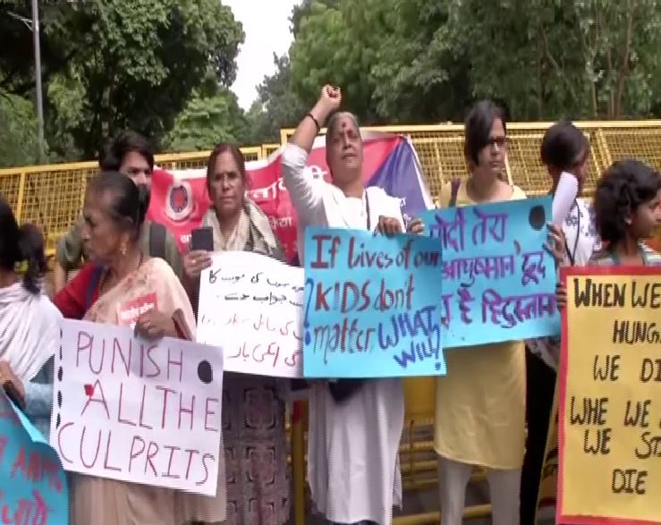Protests against children's death in Muzaffarpur were held outside Bihar Bhawan in Delhi on Monday