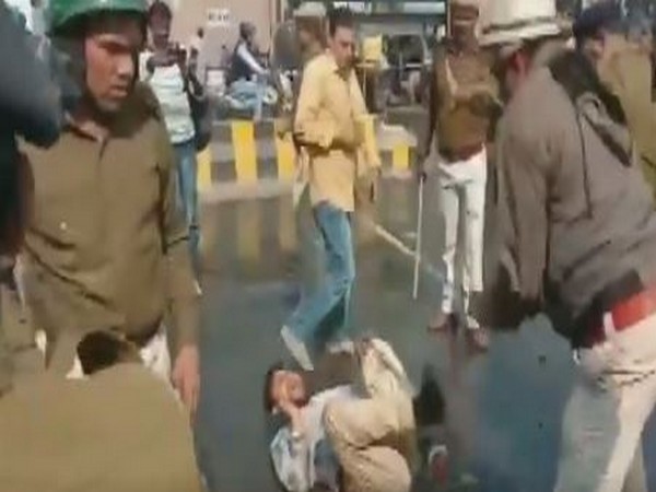 Students being lathi-charged