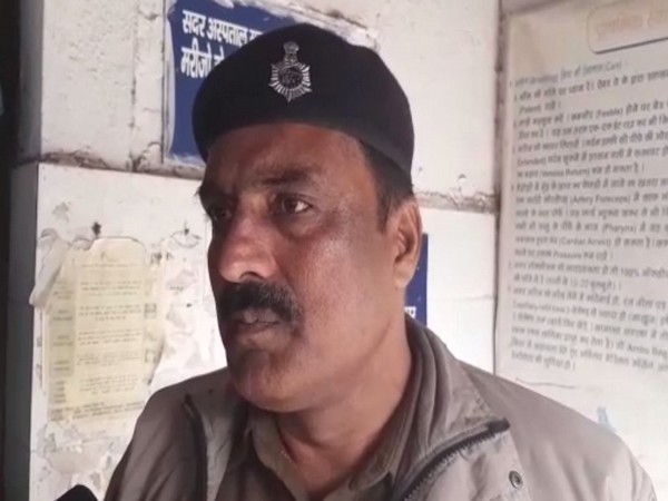 Assistant Sub-Inspector (ASI) of Police Mithanpura (Muzaffarpur), Nisar Ahmed speaking to reporters on Sunday. Photo/ANI