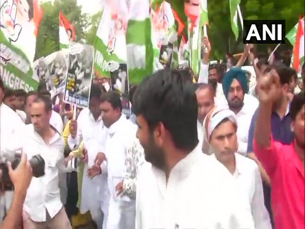 Members of the Indian Youth Congress and Bihar Congress unit on Thursday staged a demonstration near Union Health Minister Dr. Harsh Vardhan's residence in New Delhi over AES deaths in Bihar.