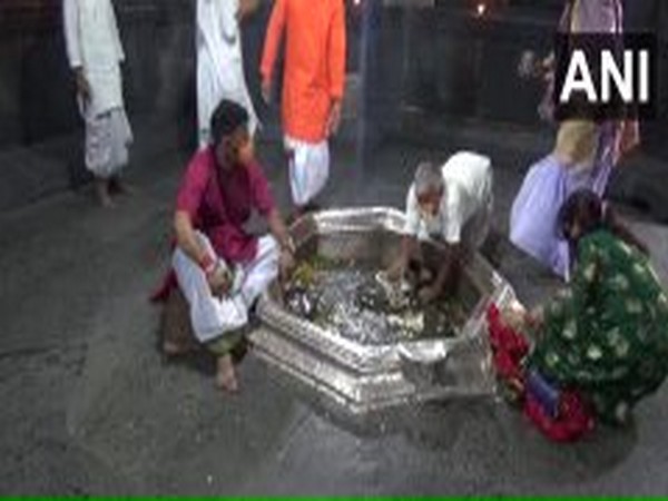 Devotees visit Vishnupad Temple in Bihar on Sunday. Photo/ANI