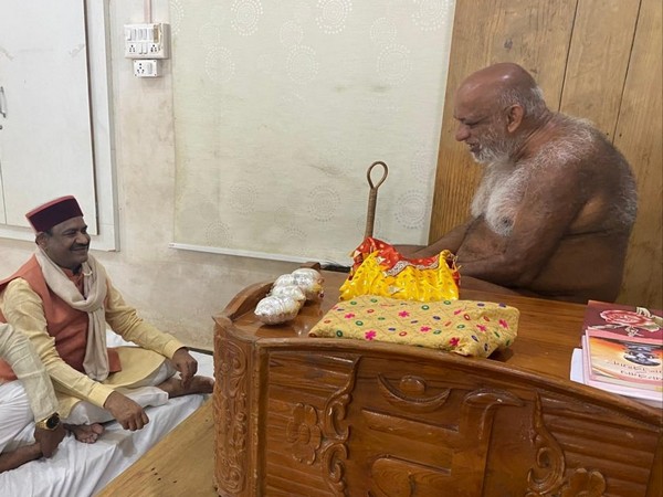Lok Sabha Speaker Om Birla meeting Sant Shiromani 108 Aacharya Pungab Shri Sudhasagar Ji Maharaj.