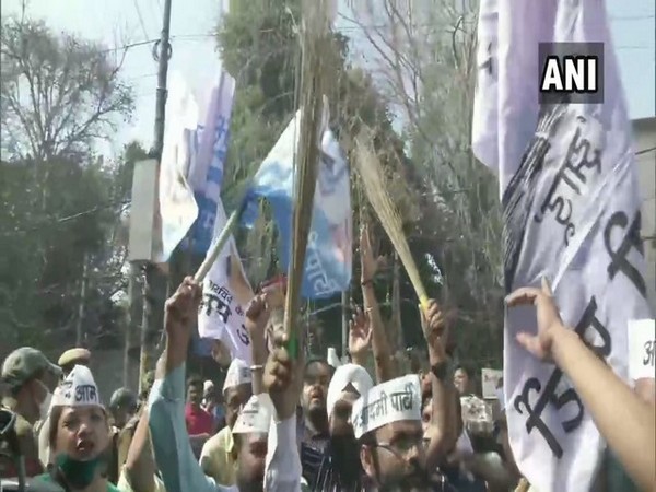 Visuals of AAP workers celebrations in Delhi