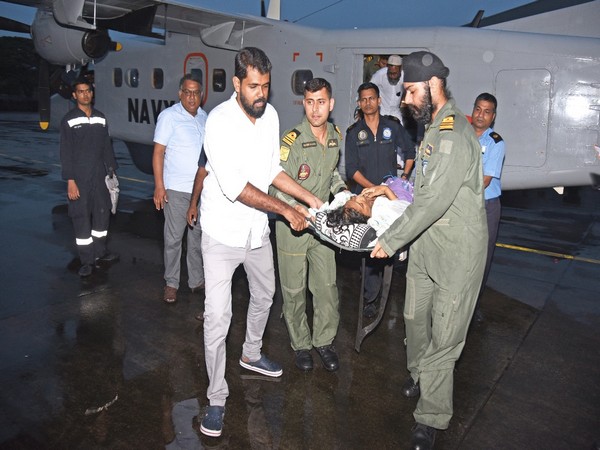 Casualty evacuation being conducted by Indian Navy officials