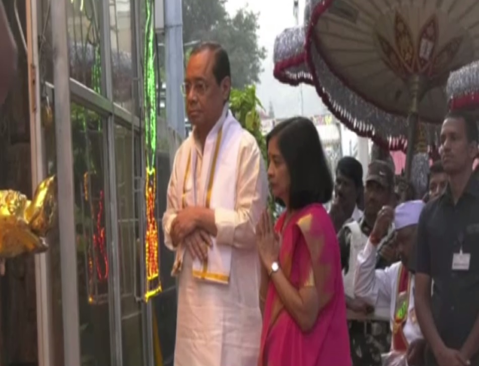 Chief Justice of India, Ranjan Gogoi, along with his wife, visited Tirumala Lord Balaji Temple in Andhra Pradesh. Photo/ANI
