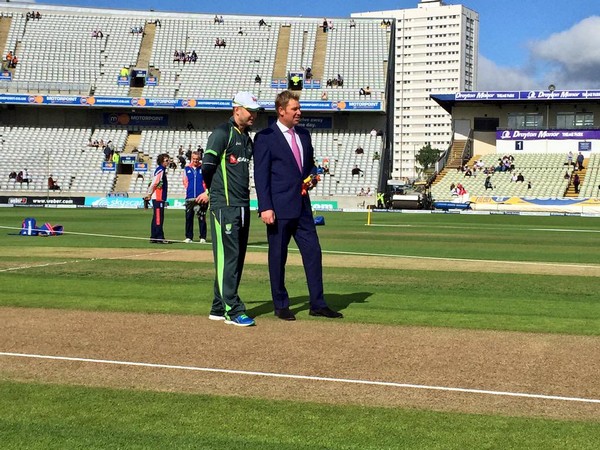 Michael Clarke with Shane Warne (Photo/ cricketcomau Twitter)