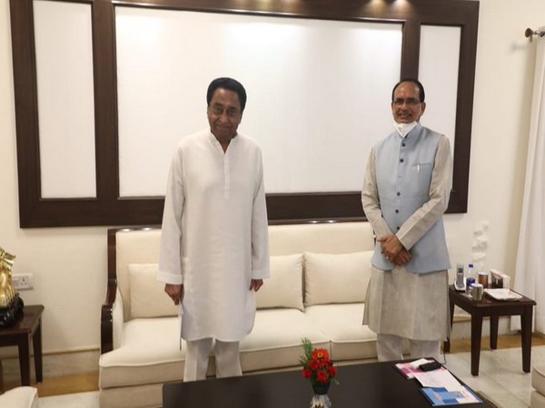 Congress leader visited CM Shivraj Singh Chouhan at his residence on Thursday. [Photo/ANI]