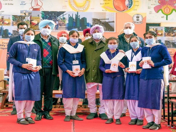 Punjab Chief Minister Amarinder Singh (at centre) on Friday virtually launched the second phase of the 'Punjab Smart Connect Scheme'. (Image Courtesy: Amarinder Singh's Twitter page)