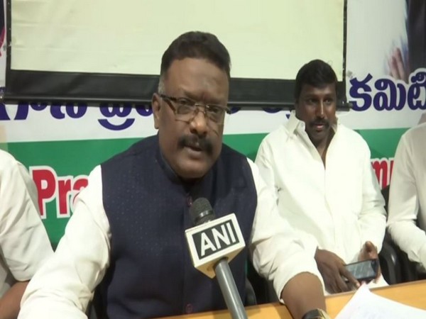 Congress leader Dasoju Sravan speaking to ANI in Hyderabad on Wednesday. [Photo/ANI]