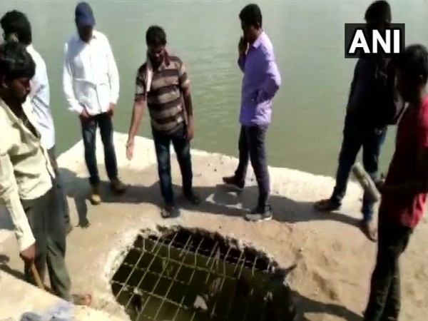 CRDA officials demolishing illegal construction on the banks of Krishna river in Amravati in Andhra Pradesh. Photo/ANI