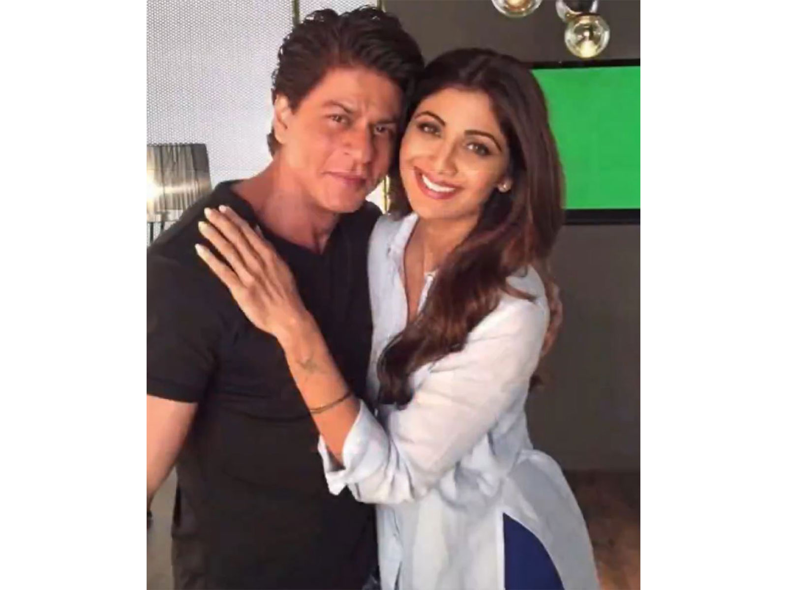 Actors Shah Rukh Khan and Shilpa Shetty (Image source: Shilpa's X)