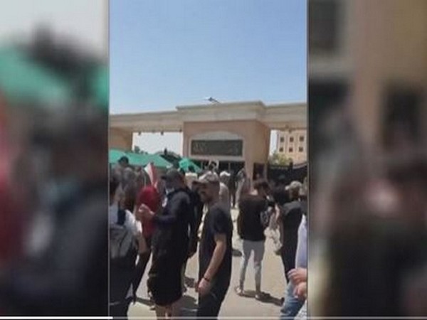 Iraqi protesters storm Parliament for second time in 72 hours (Photo Credit: Twitter)