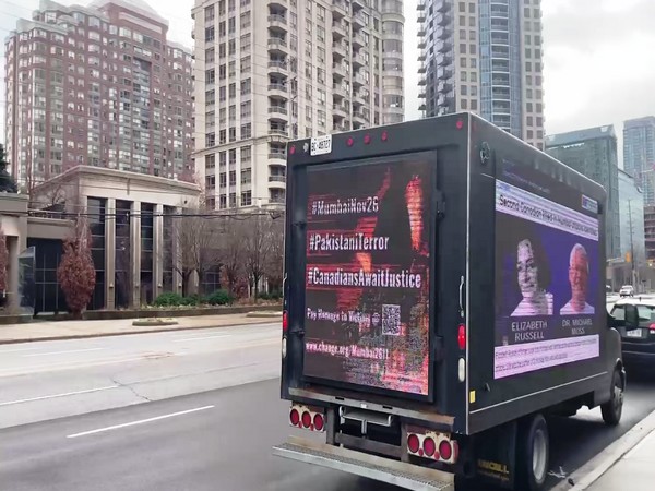 The billboards readings were in hashtags #MumbaiNov26 #Pakistani Terror #CanadiansAwaitJustice.
