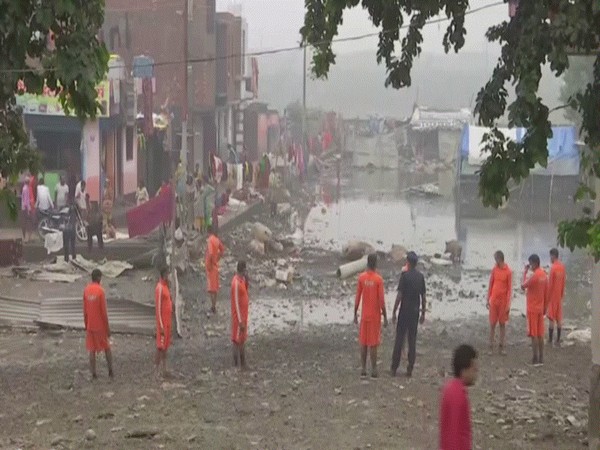 Heavy rains has left Shivpuri struggling with hunger and loss. (Photo/ANI)