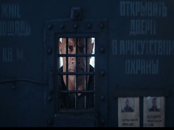 A still from the trailer of 'Red Notice' (Image source: YouTube)