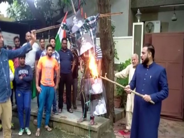 Protestors burning an effigy of Wasim Rizwi. (Photo/ANI)