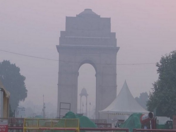Air Quality Index in Delhi remains in 'severe' category. (Photos/ANI)
