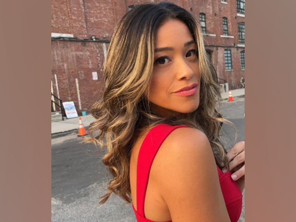 Gina Rodriguez (Image Source: Instagram)