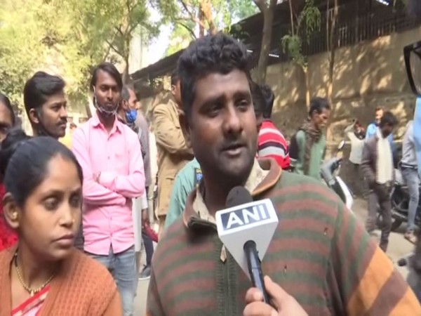 Parent of a patient at the children ward of Kamala Nehru Hospital. (Photo/ANI)