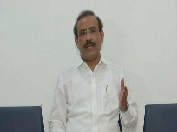 Maharashtra Health Minister Rajesh Tope. (Photos/ANI)